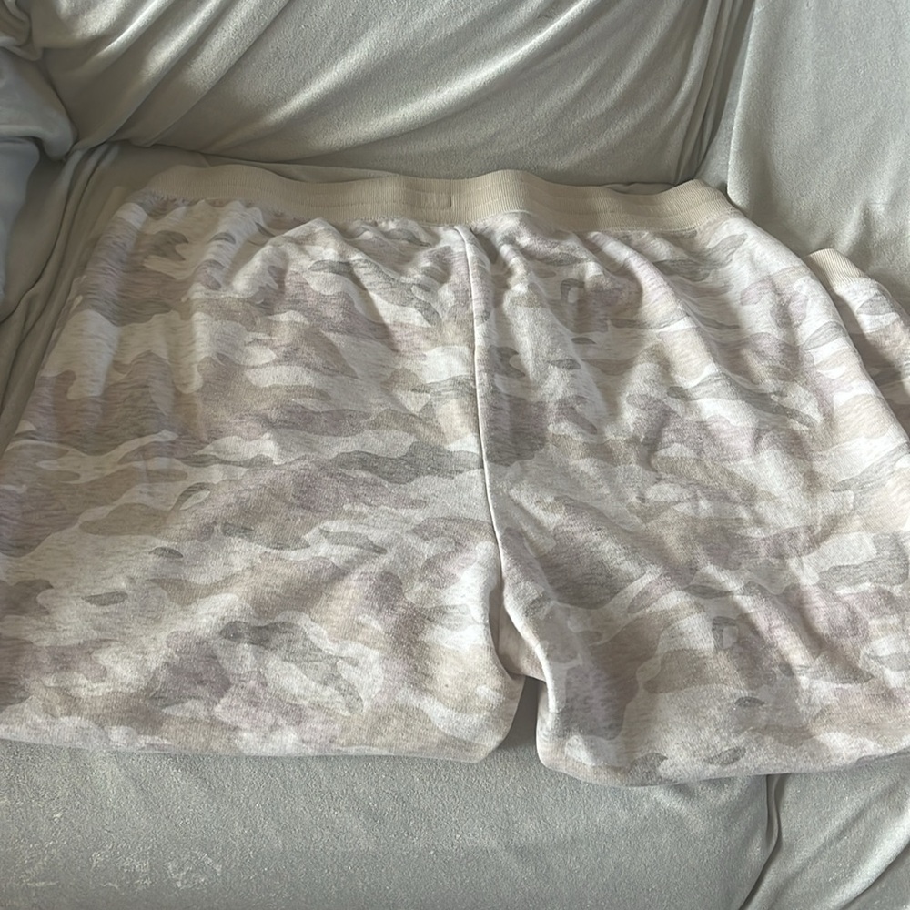 Old Navy Women’s Plus Size Camo Joggers size XXL - Picture 12 of 12